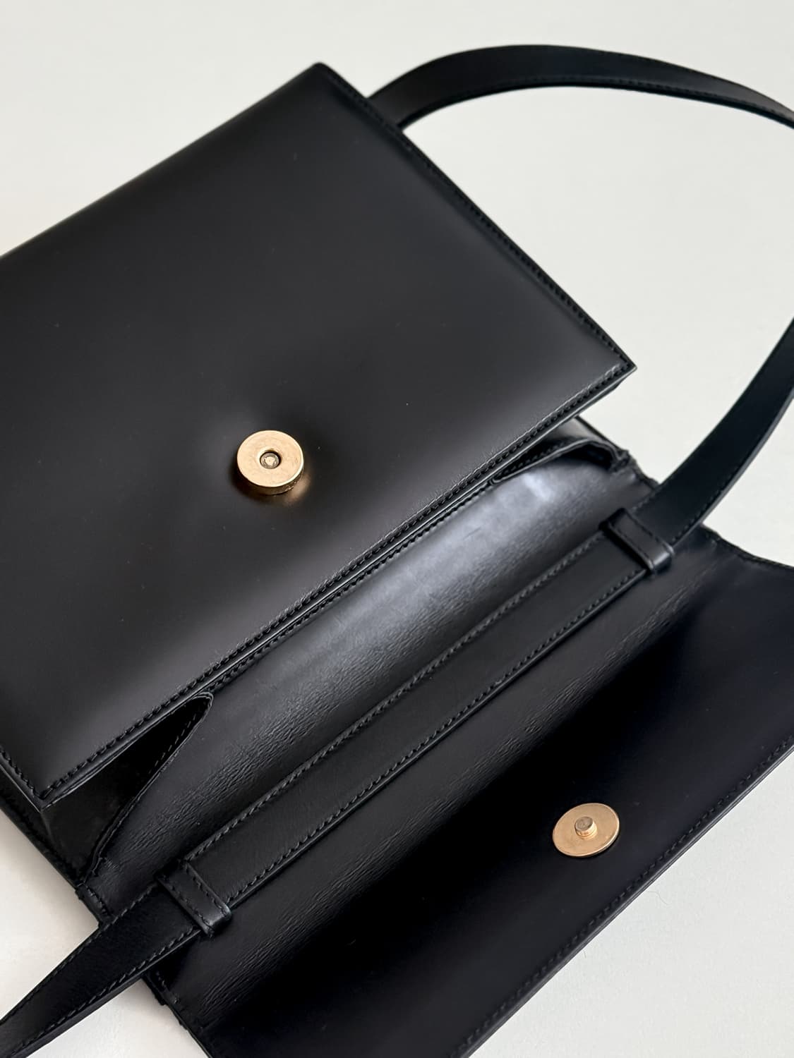 페라가모 바라 크로스백 상품이미지9