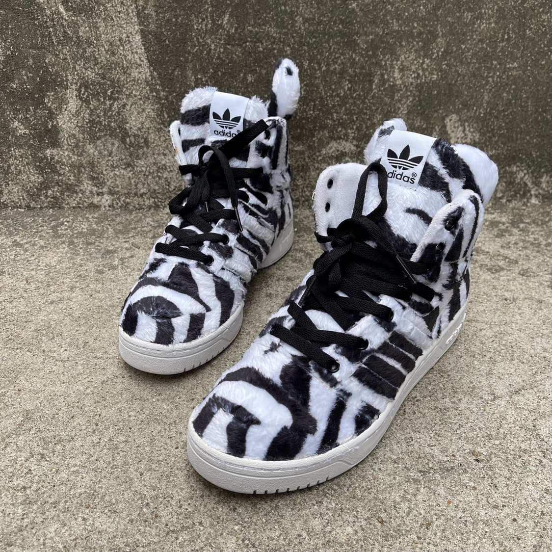 [240] Jeremy Scott White Tiger 스니커즈 상품이미지1