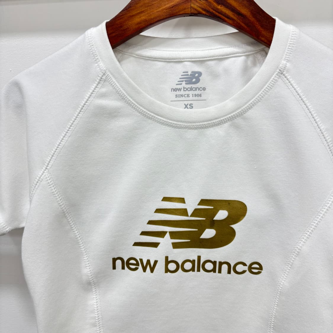 New Balance 크롭 반팔티 상품이미지4