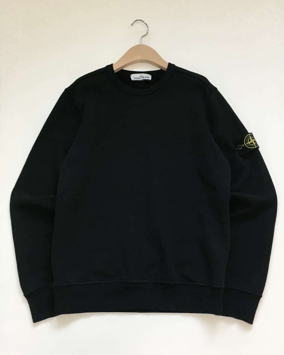 StoneIsland 스톤아일랜드 블랙 맨투맨 상품이미지4