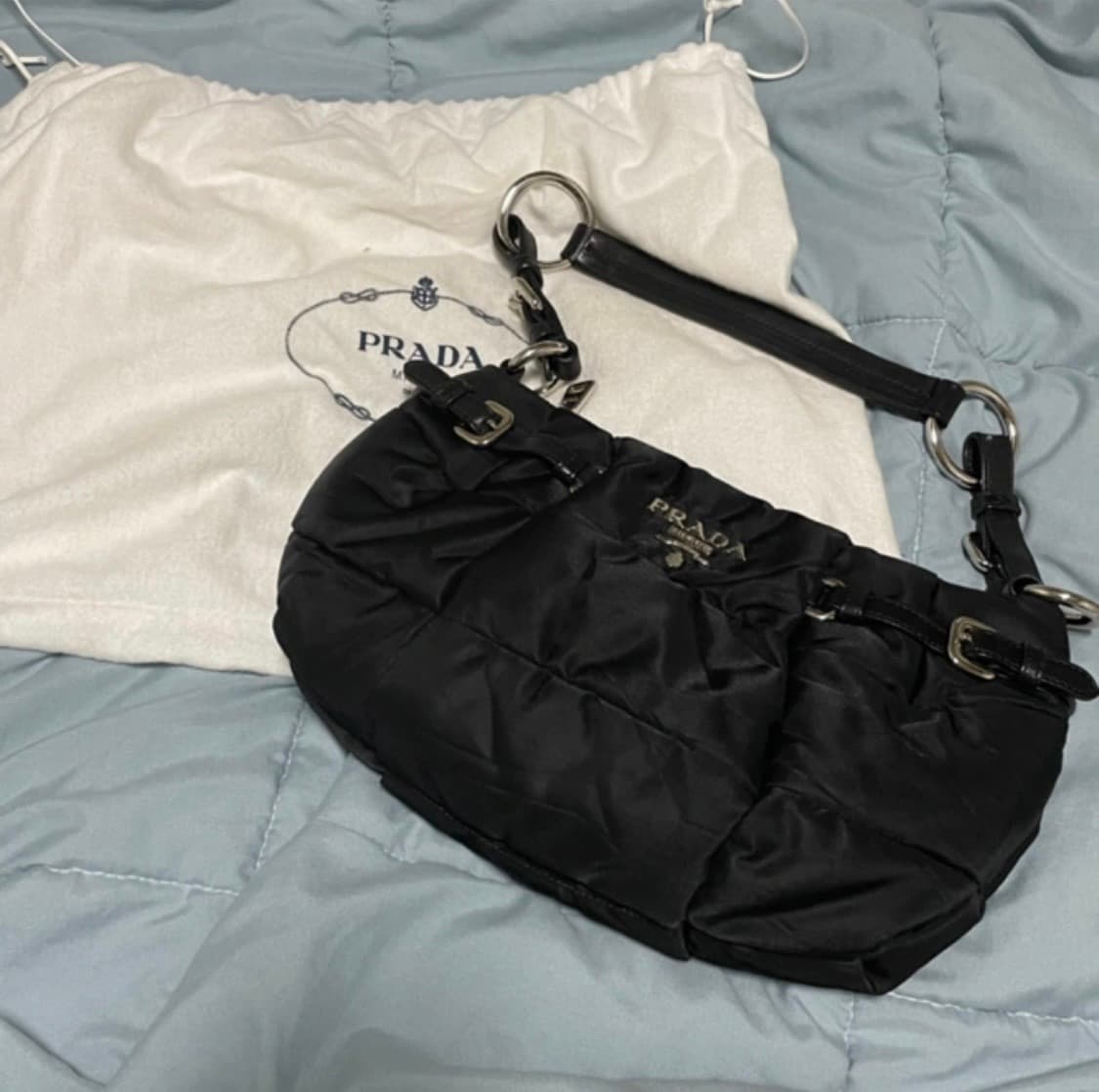 프라다 버클 숄더백 상품이미지1