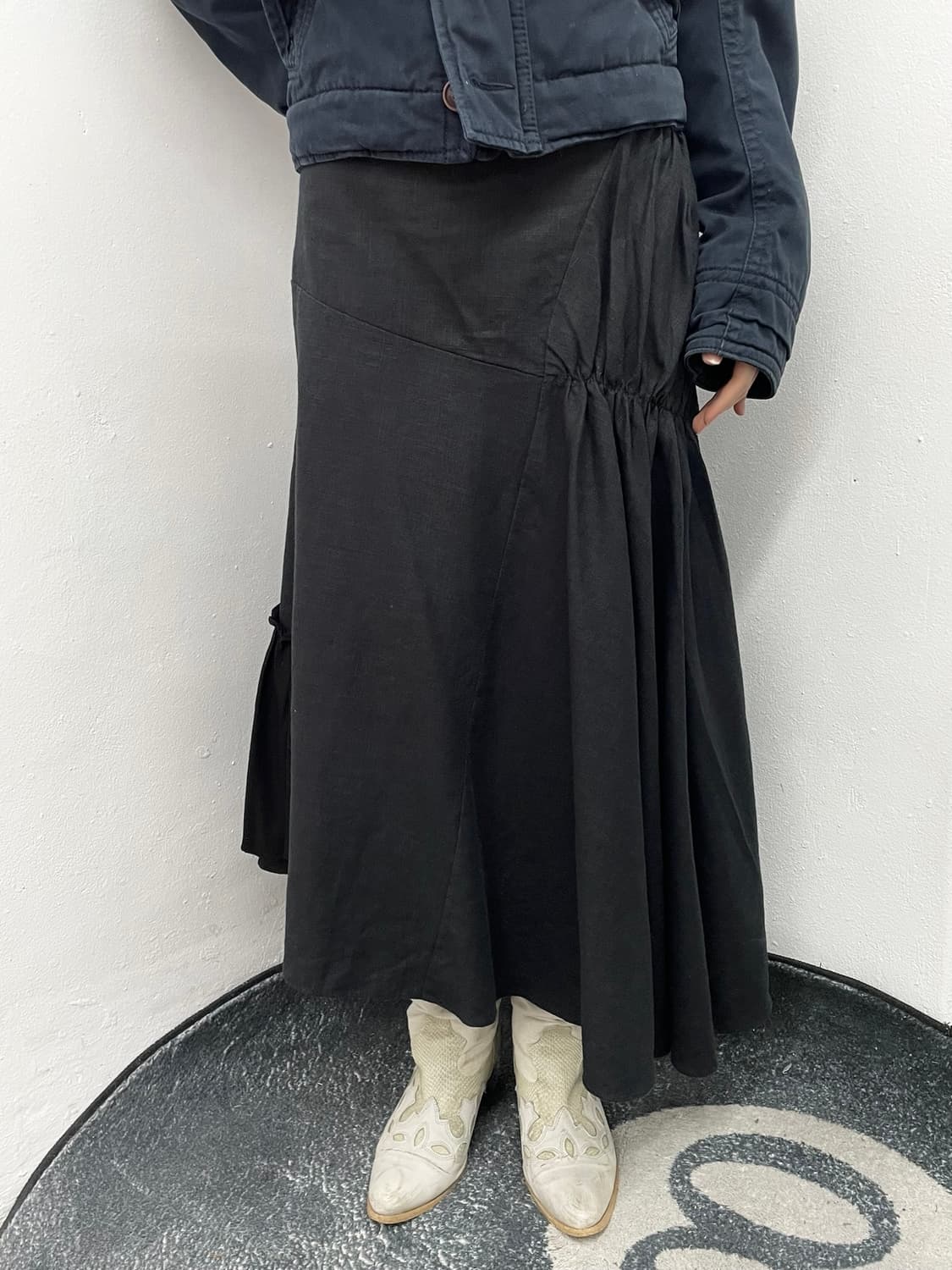 블랙 언발 셔링 스커트 상품이미지1