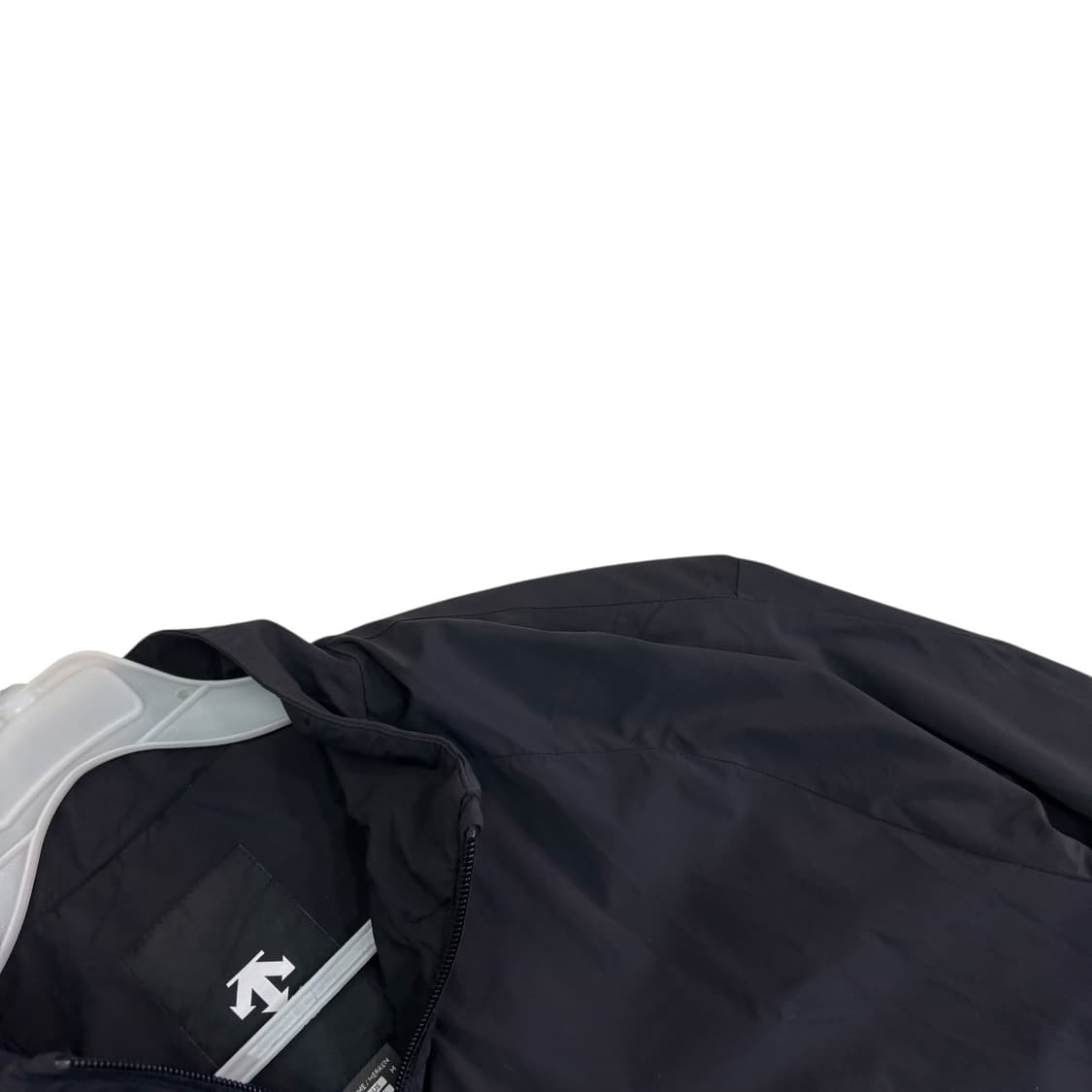 데상트 윈드블럭 웜업 자켓 상품이미지3