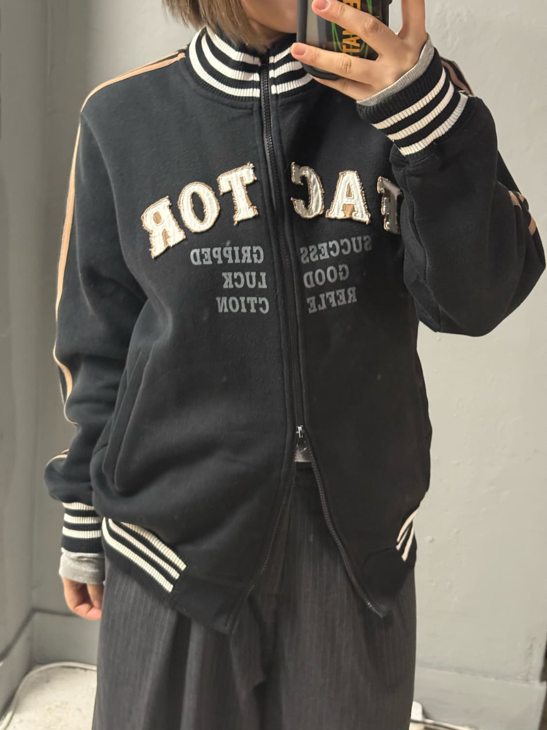 lettering point line detail 2-way zip-up 상품이미지2