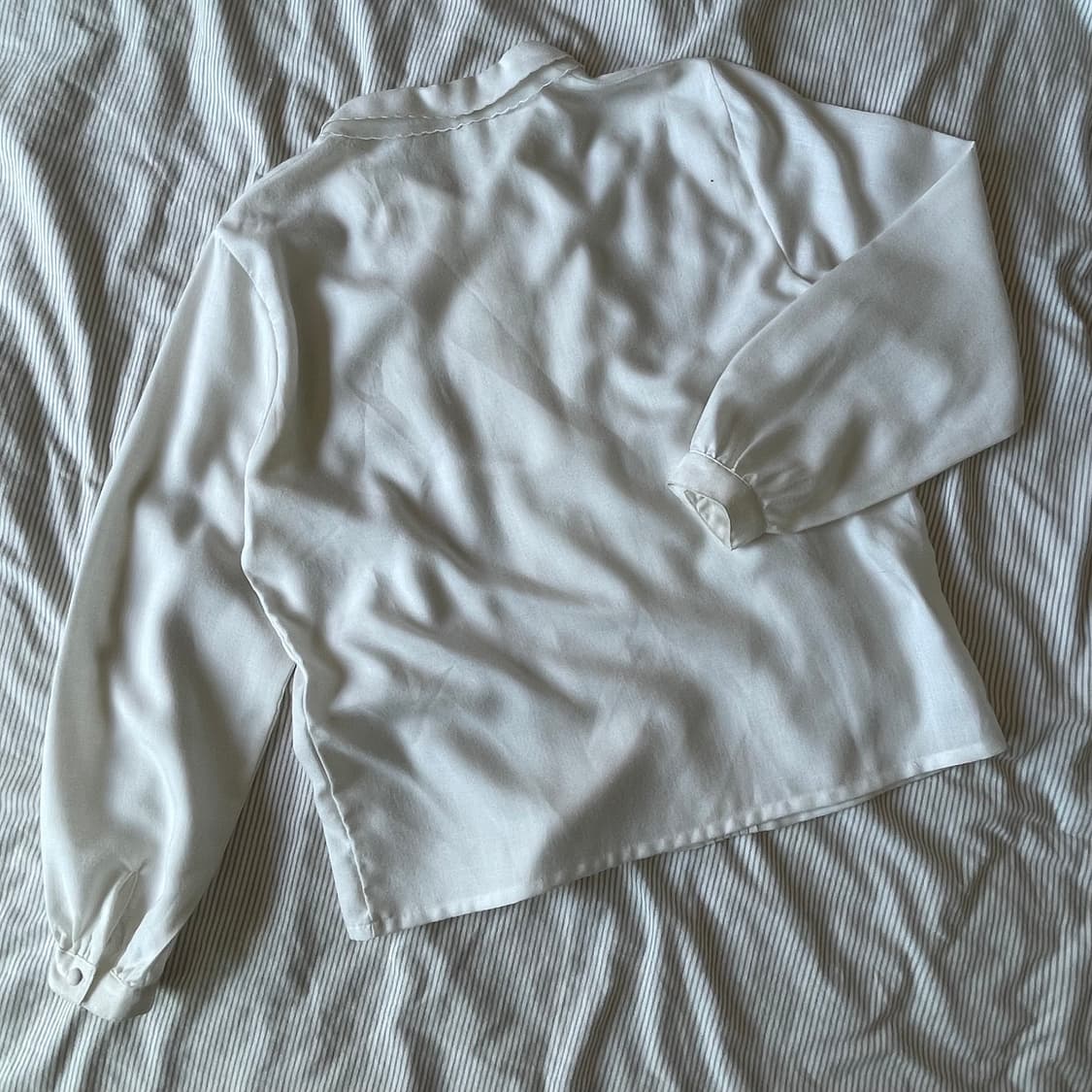자수 카라 핀턱 클래식 블라우스 상품이미지2