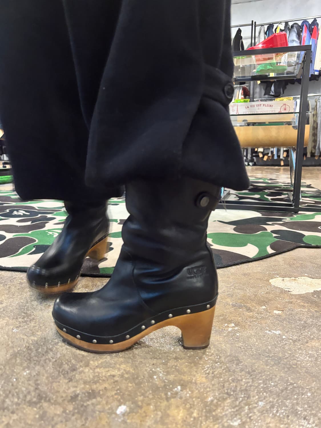 UGG Australia Lynnea 블랙 가죽 부츠 상품이미지5