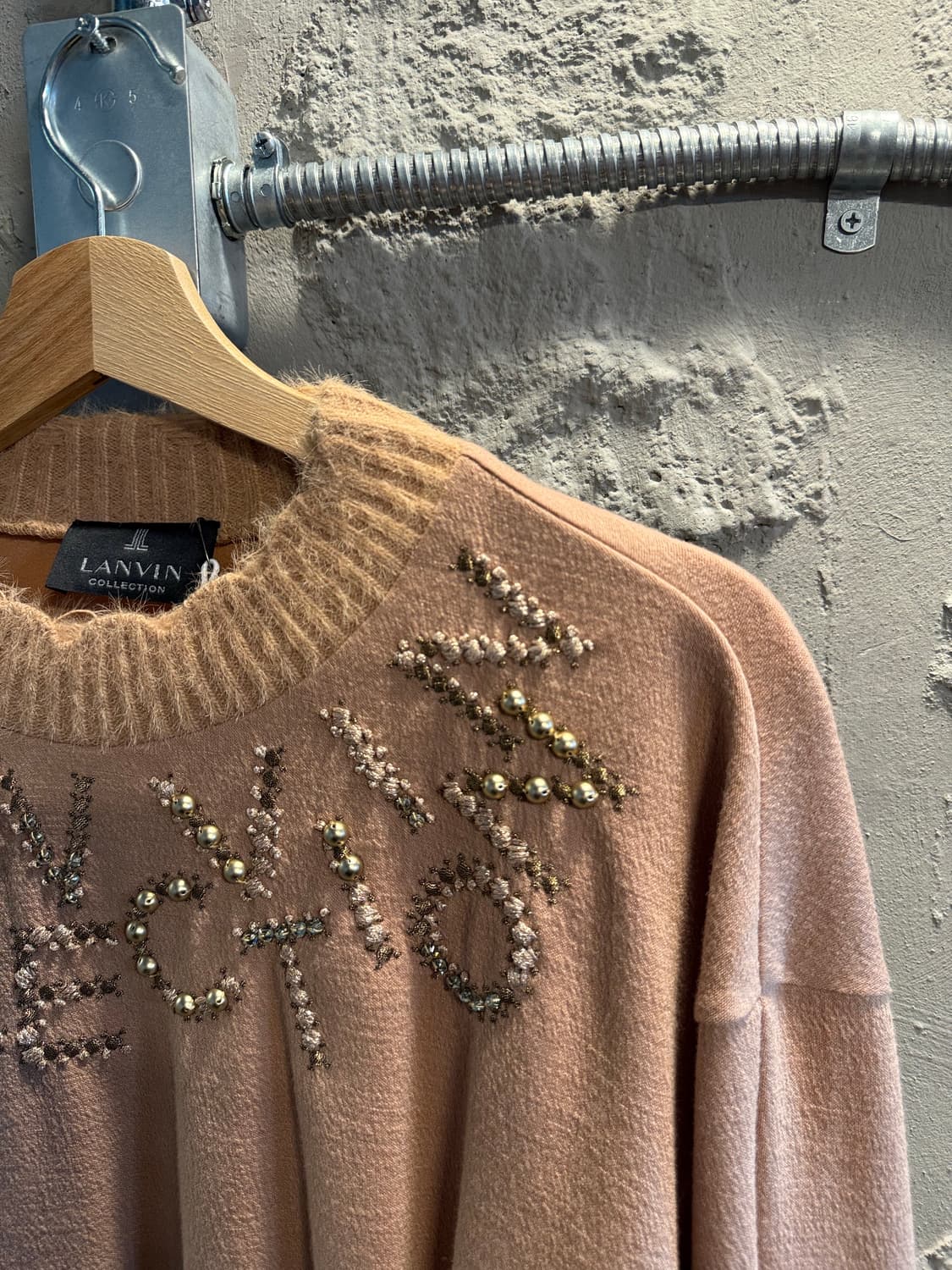 랑방 LANVIN 비즈 로고 니트 크루넥 베이지 88 상품이미지3