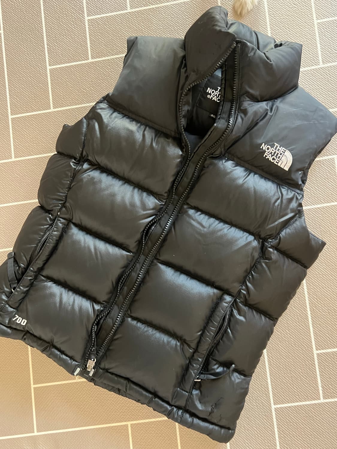 노스페이스 눕시 700 패딩 조끼 블랙 80 상품이미지1