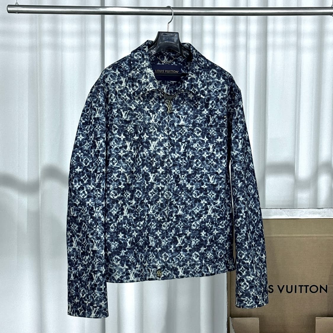 [정품] 23FW 루이비통 워크웨어 모노그램 데님 트러커 자켓 상품이미지7