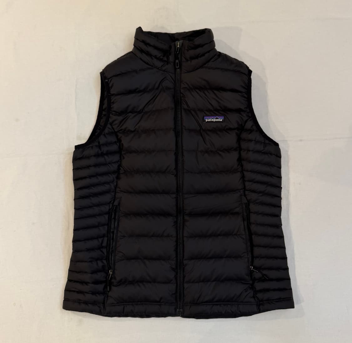 파타고니아 구스다운 경량패딩 조끼 블랙 상품이미지1