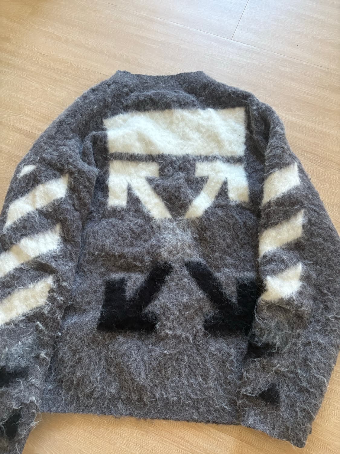 오프화이트 모헤어 L 상품이미지1