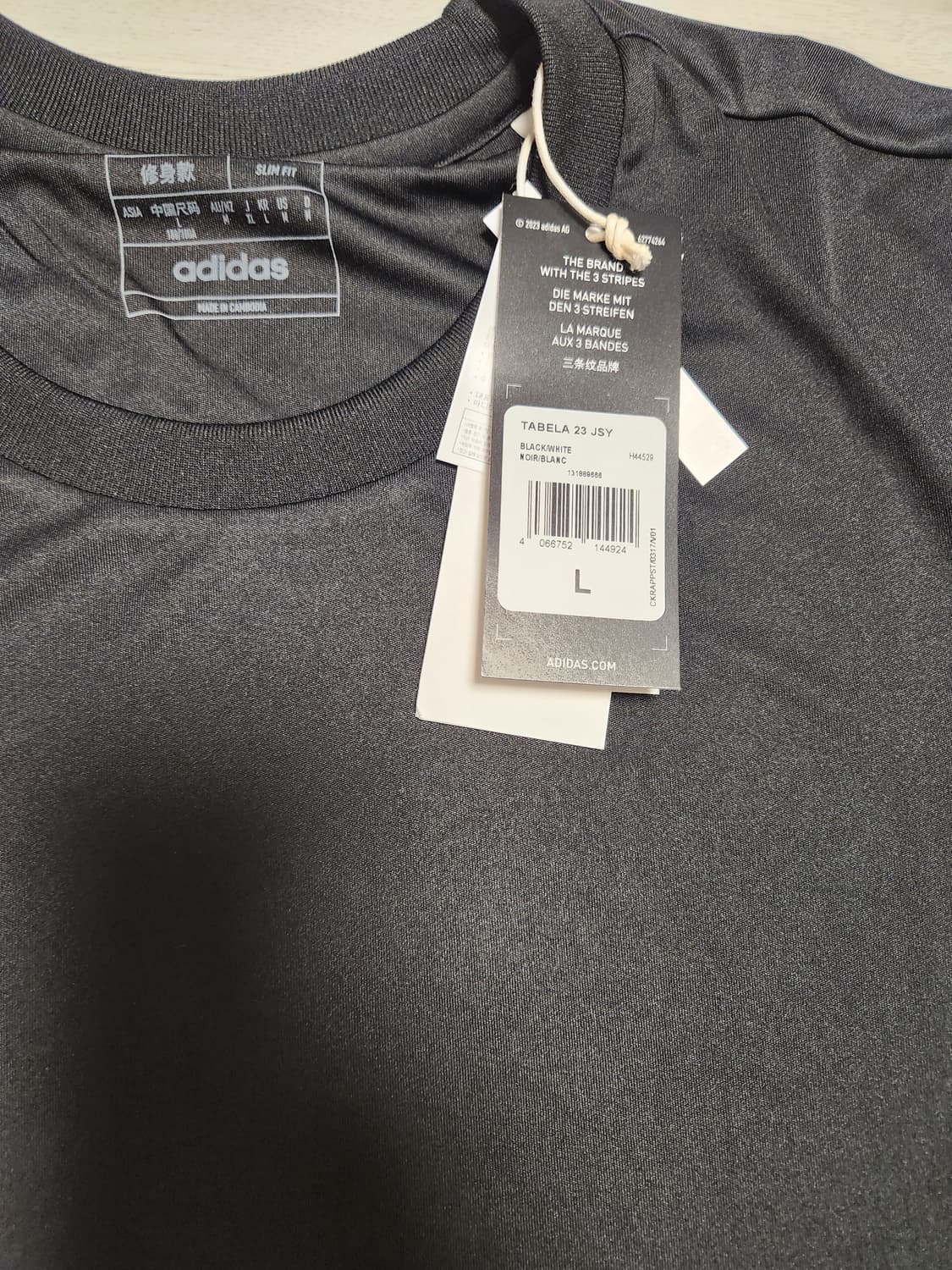 새상품)아디다스 타벨라 23 반팔 져지 블랙  사이즈L

블랙 색상 아디 상품이미지2