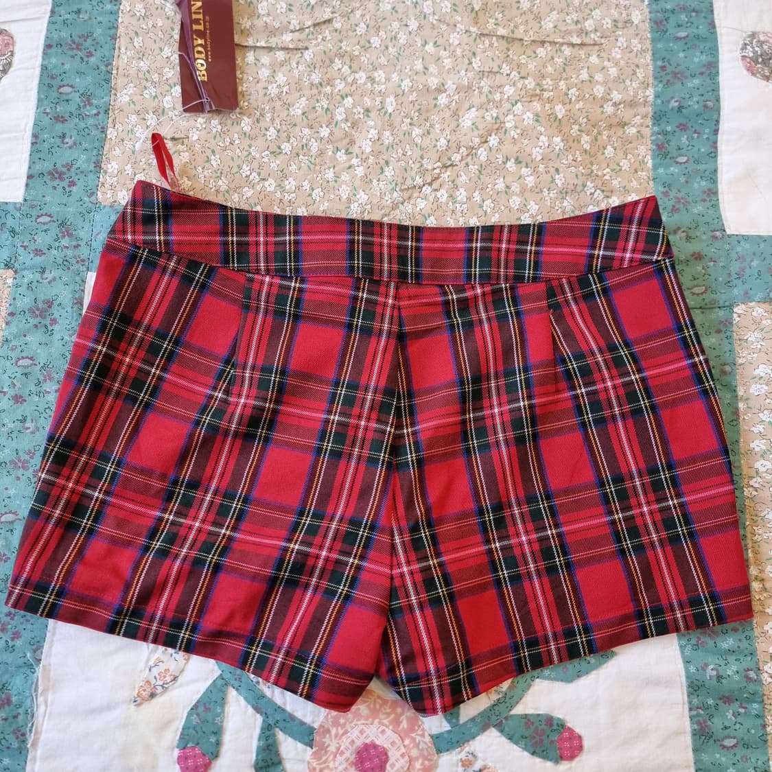 BODYLINE 클래식 레드 타탄체크 하이웨스트 숏팬츠 상품이미지2