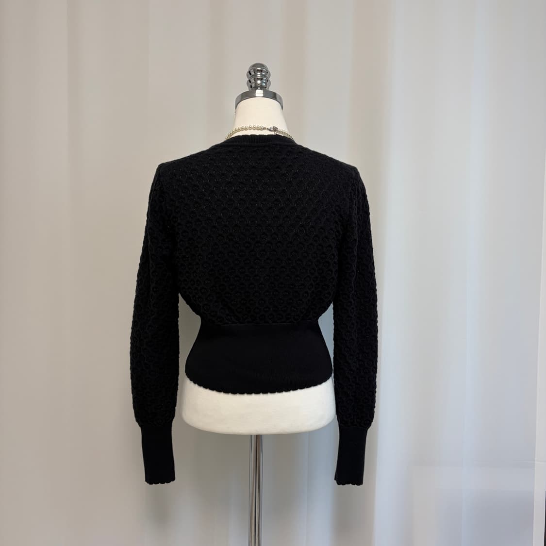 25ss 비비안웨스트우드 하트 패턴 크롭 가디건-블랙 상품이미지6