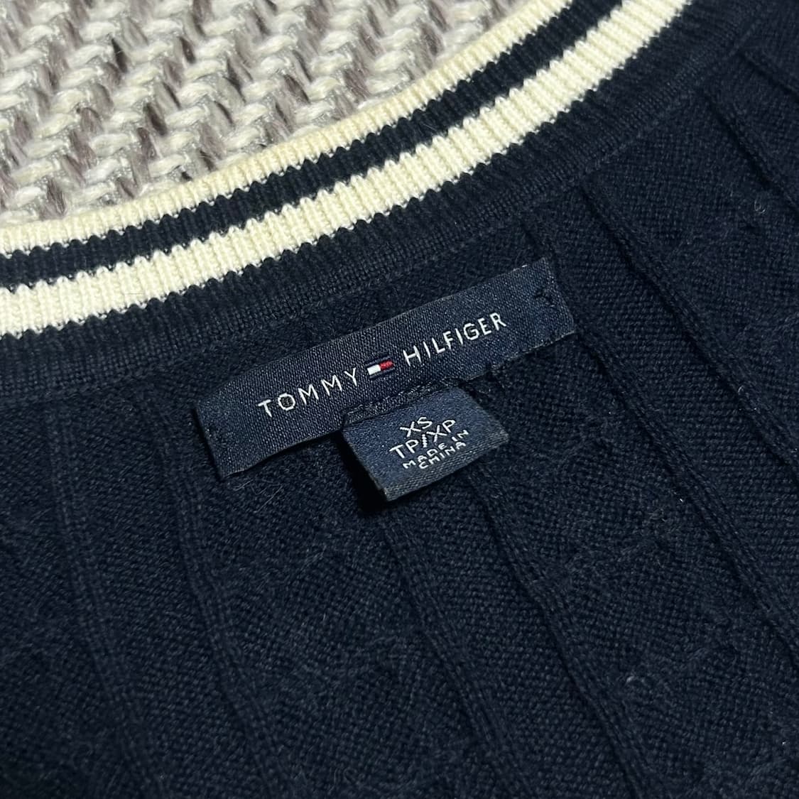 [XS] Tommy 타미힐피거 우먼즈 네이비 케이블 라운드 니트 상품이미지4