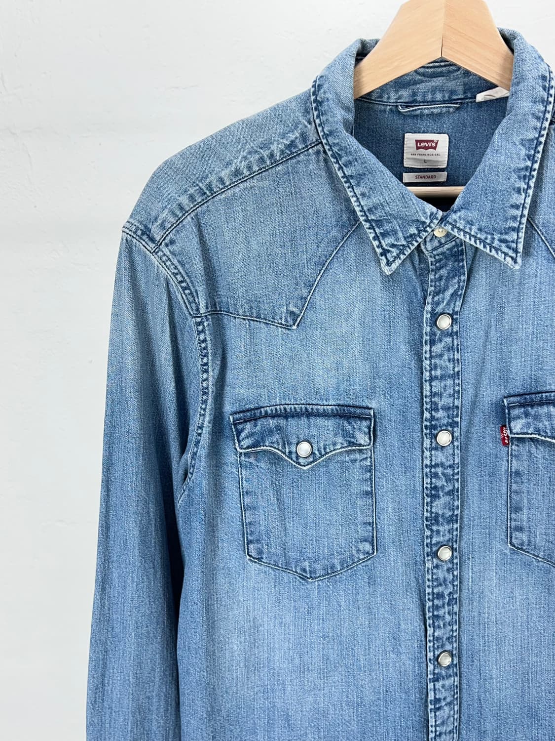 리바이스 레드탭 연청 웨스턴 스탠다드 데님 셔츠 상품이미지2