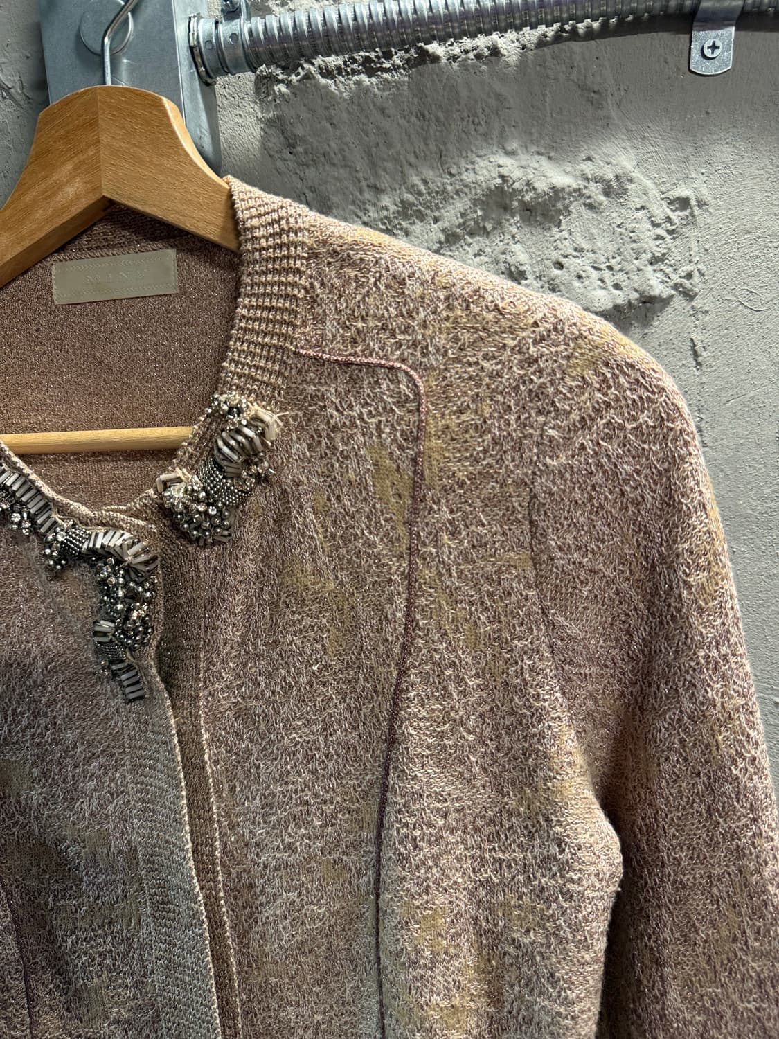 마인 MINE 비즈 넥 디테일 니트 가디건 브라운 F 상품이미지3