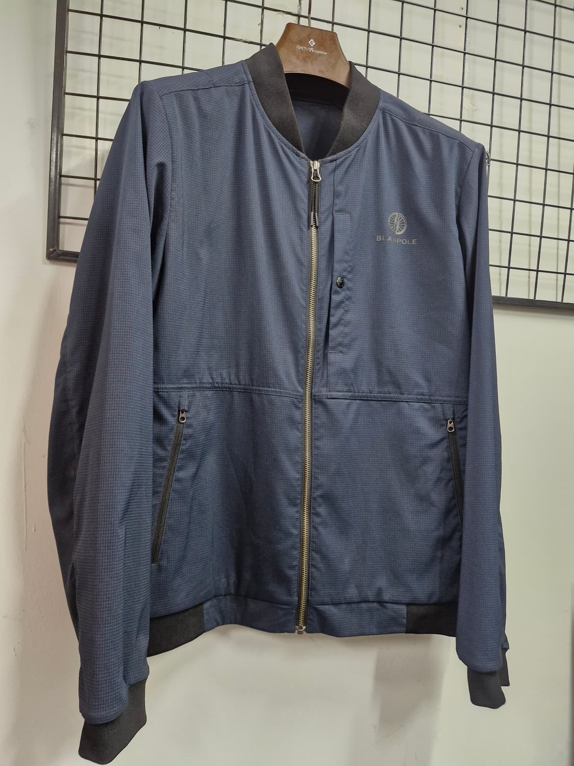 105XL 빈폴 네이비 바람막이 자켓. 상품이미지2