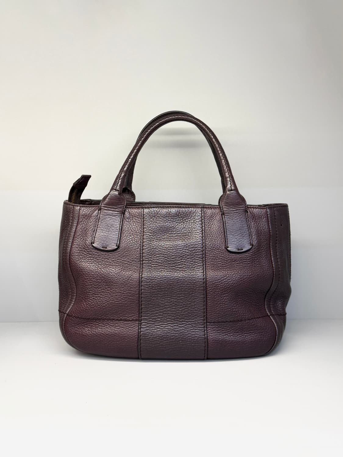 페라가모 간치니 엠보싱 레더 토트백 상품이미지3