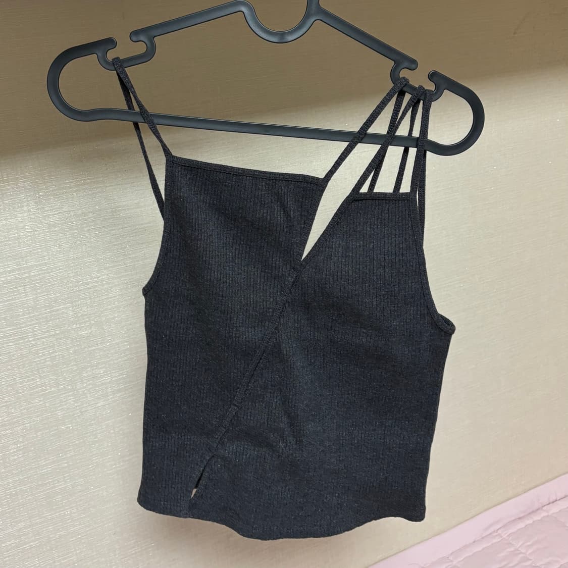 다이애그널 SLIT RIBBED SLEEVELESS TOP 다크그레이 상품이미지2