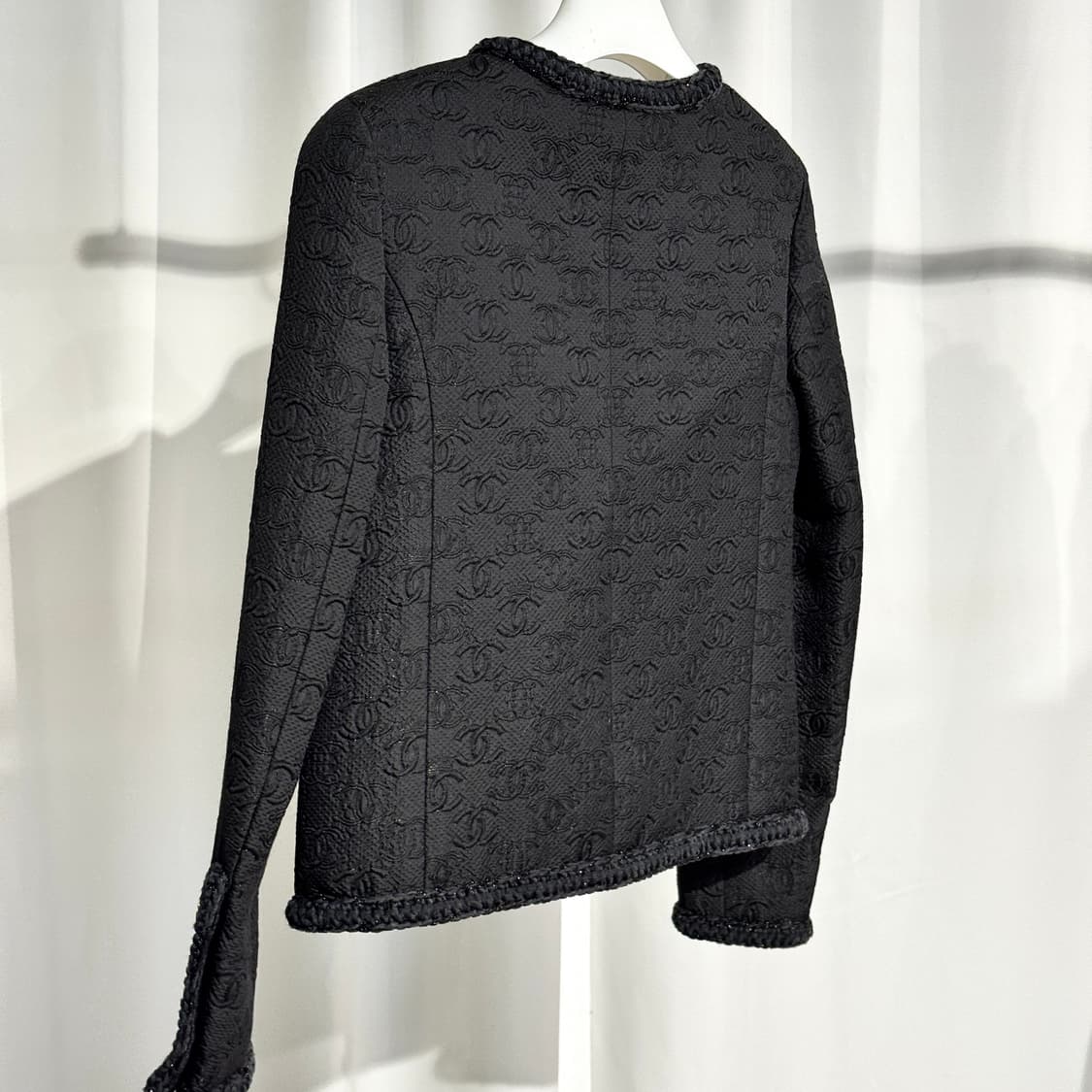 [36/한정판] 샤넬 21A CC로고 자카드 트위드 금장버튼 여성자켓 상품이미지5