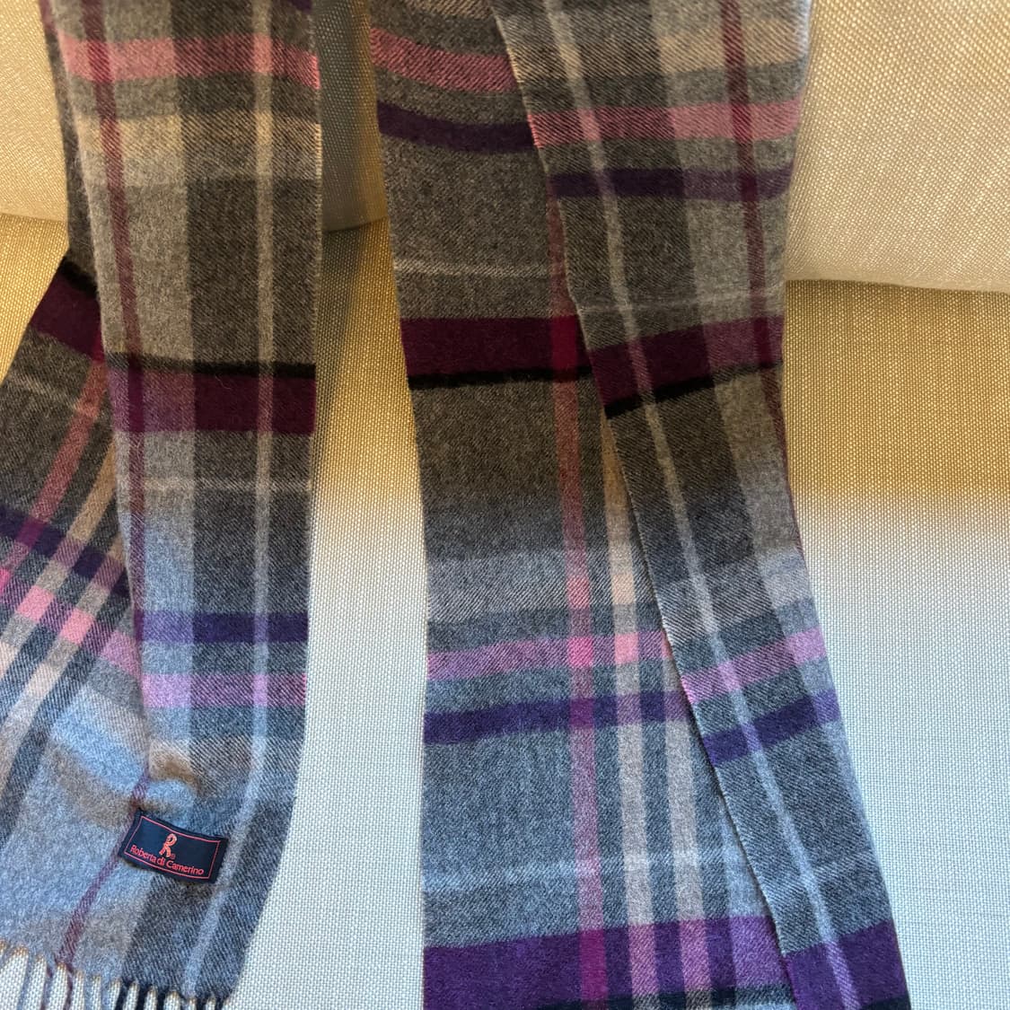 [로베르타 디 까메리노] 캐시미어 100 체크 머플러 그레이 퍼플톤 상품이미지7