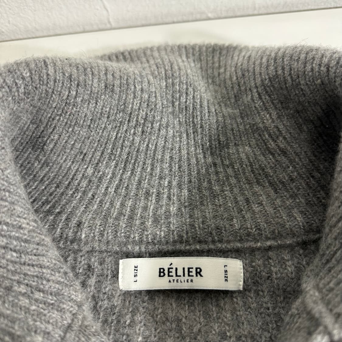L 105 벨리에 그레이 폴라넥 캐시미어혼방 반집업니트 상품이미지5