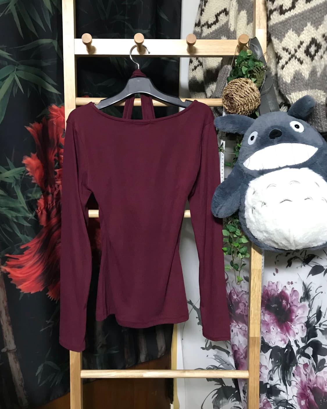 딥 버건디 버튼 홀터넥 페미닌 상의 상품이미지3