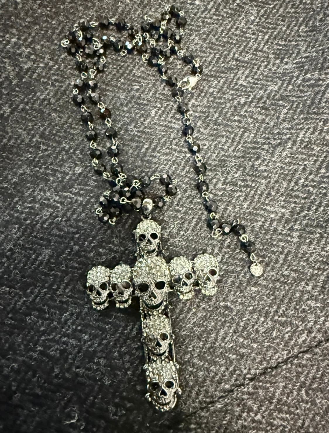 Butler&Wilson 스컬 십자가 목걸이 상품이미지1