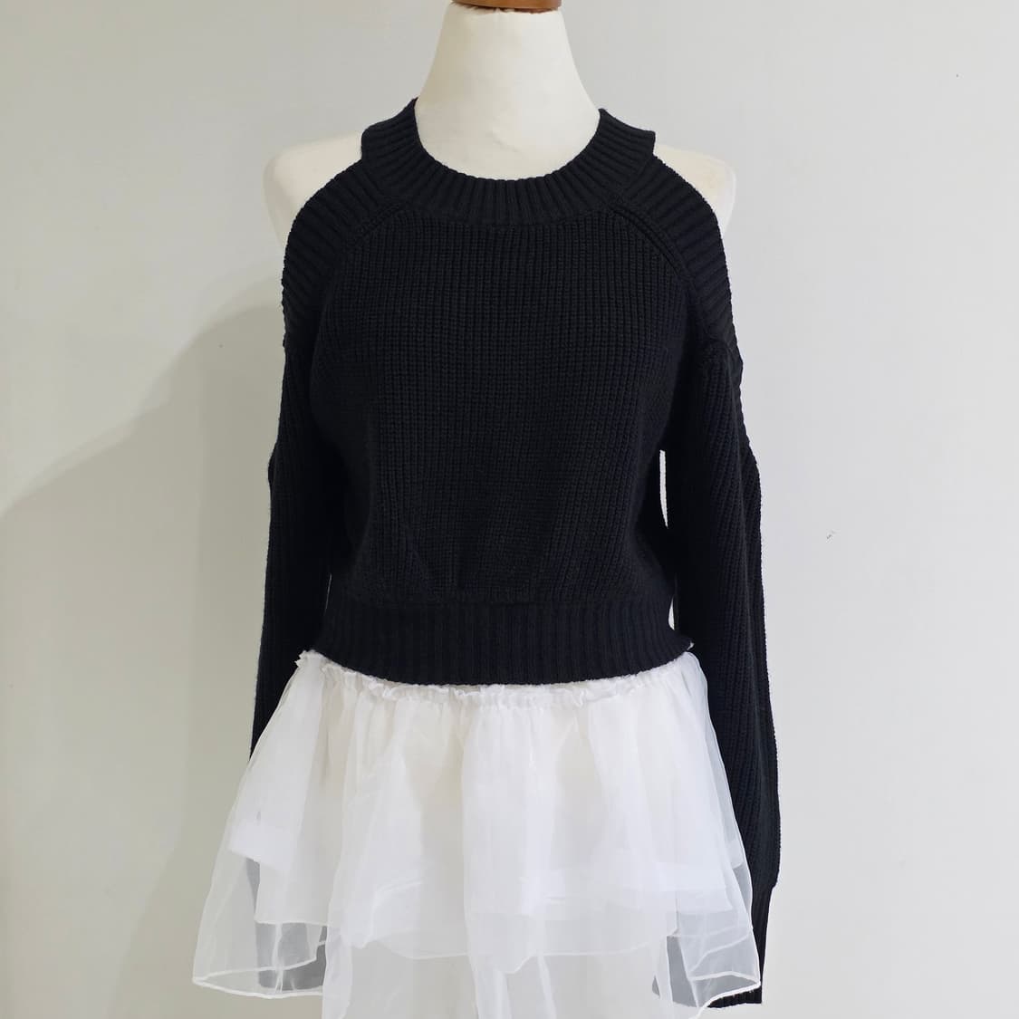 일본빈티지)블랙 오프숄더 크롭 니트스웨터 상품이미지3