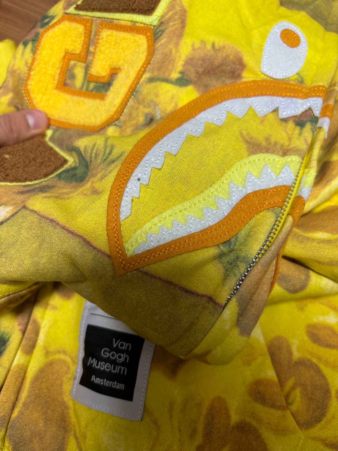 베이프 x 반 고흐 뮤지엄 샤크 풀 집 후드 옐로우  상품이미지1