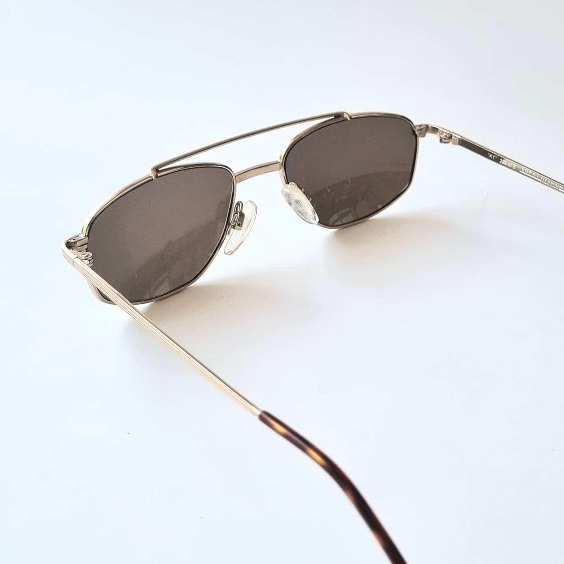 데드스탁 간결함 속에 깃든 묵직한 클래식 선글라스 1781 상품이미지5