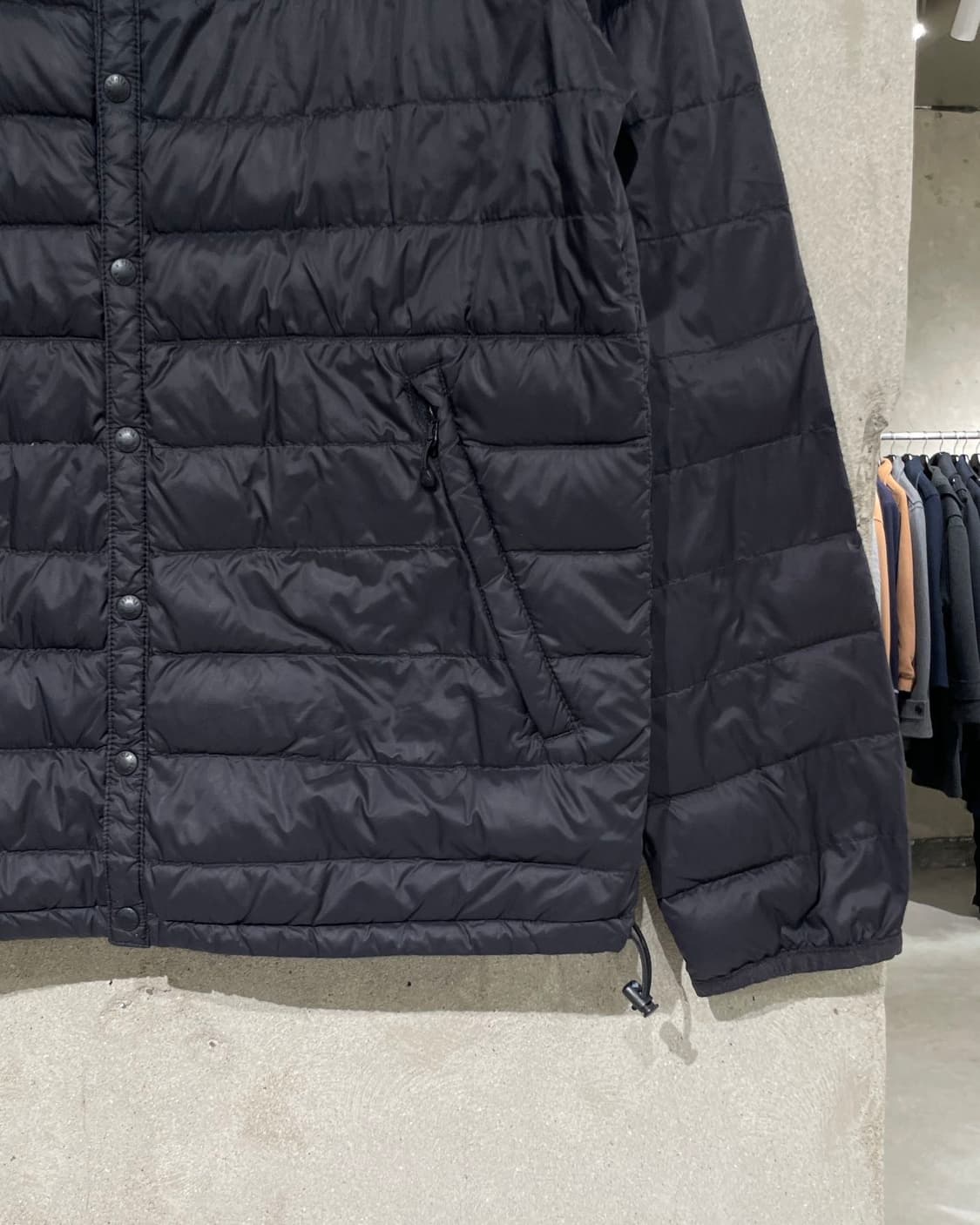 단톤 블랙 로고 나일론 다운 자켓 상품이미지5