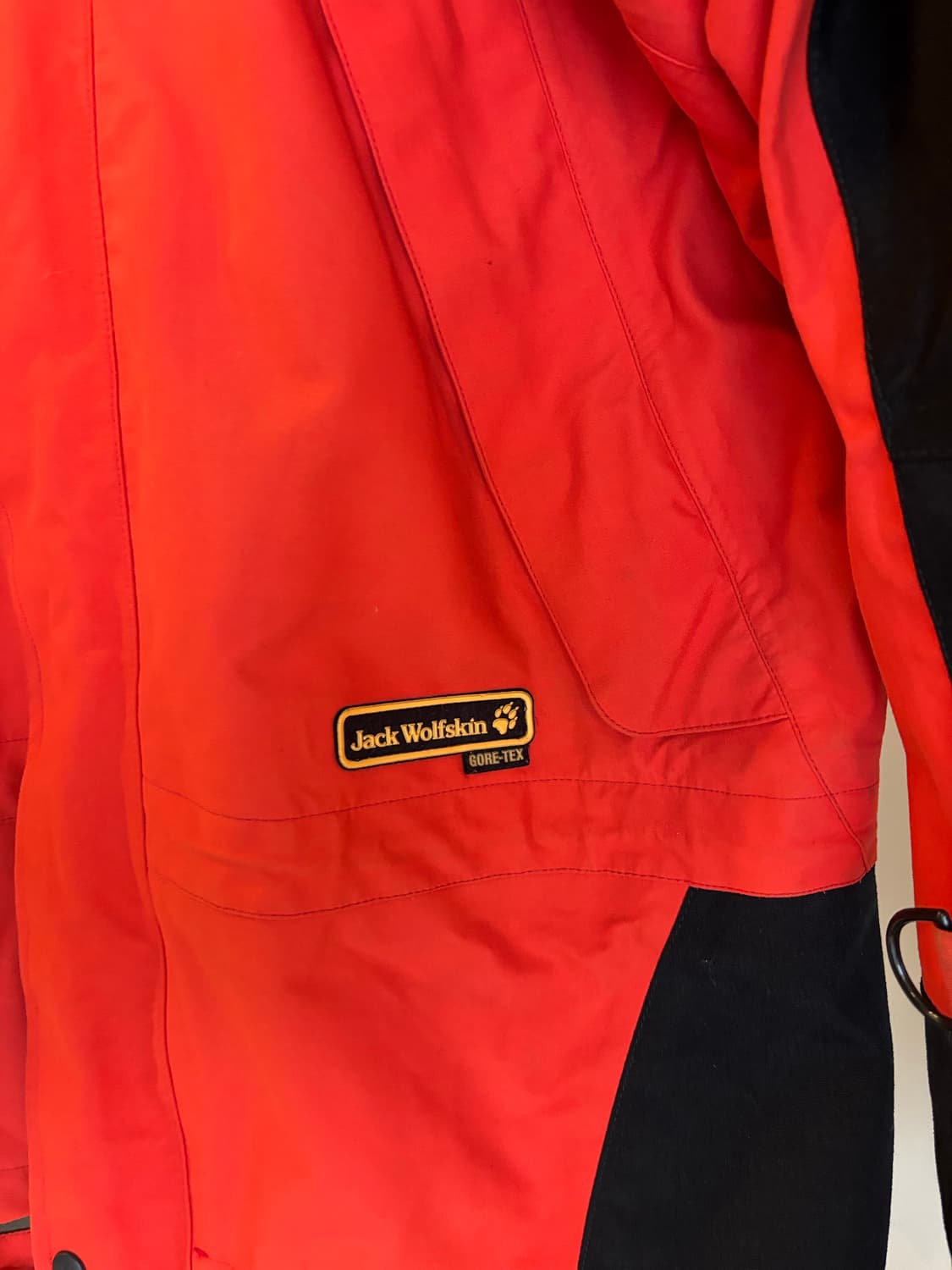 잭울프스킨 고어텍스 바람막이 자켓 레드/블랙 상품이미지3