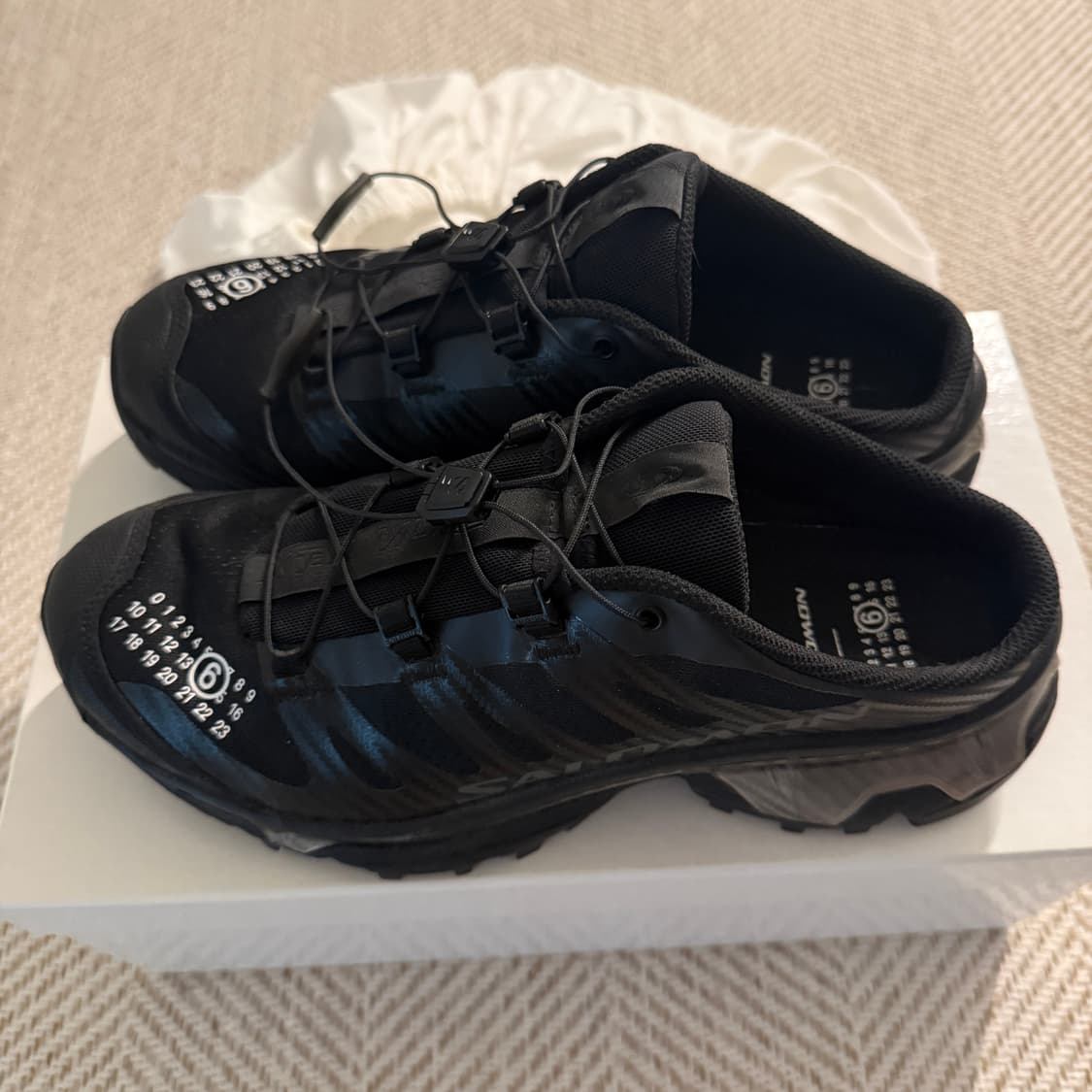 살로몬 뮬 x MM6 메종 마르지엘라 XT 4 블랙 사이즈 260 상품이미지2