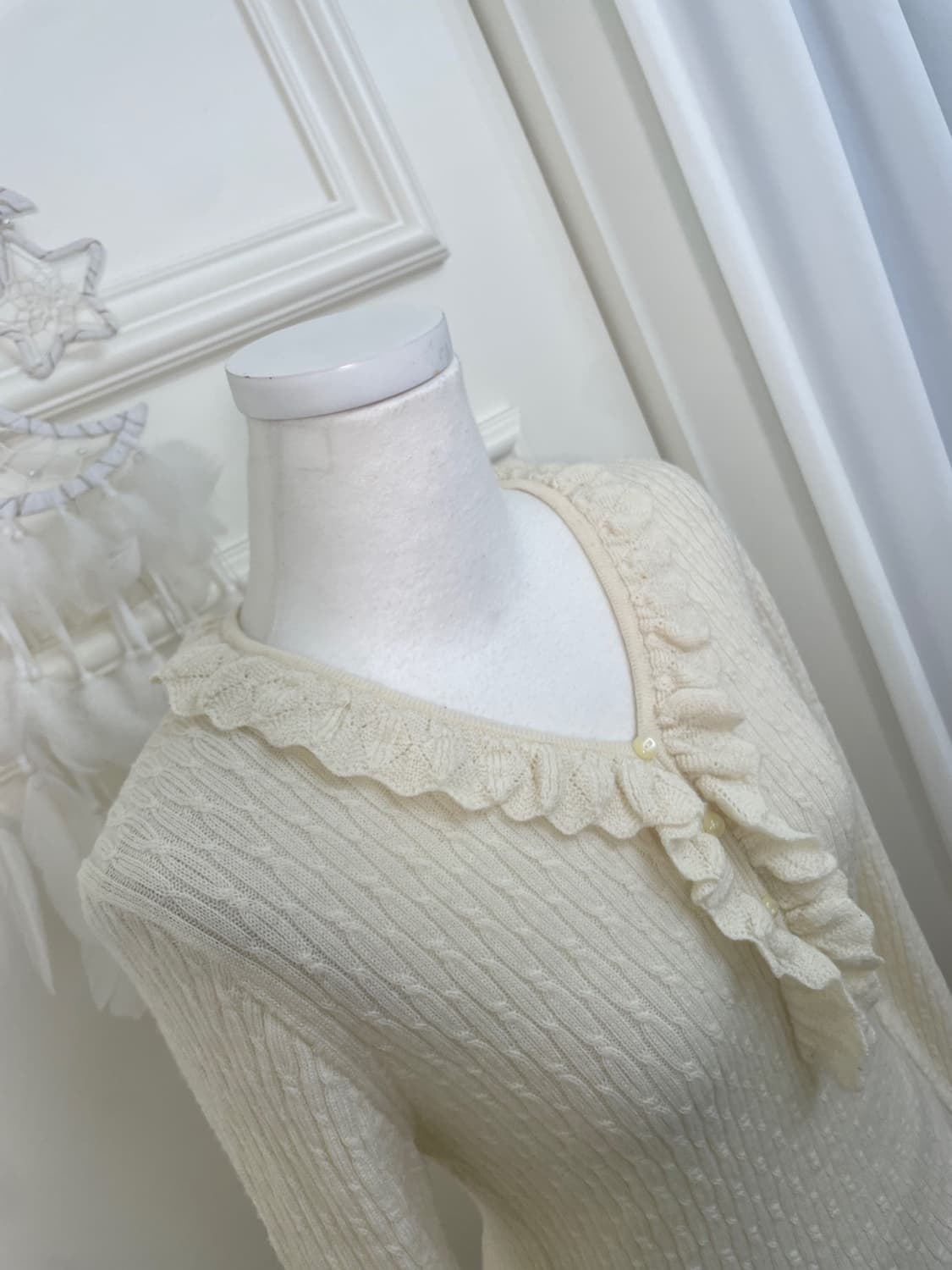 ivory crochet ruffle point slim knit top 상품이미지7