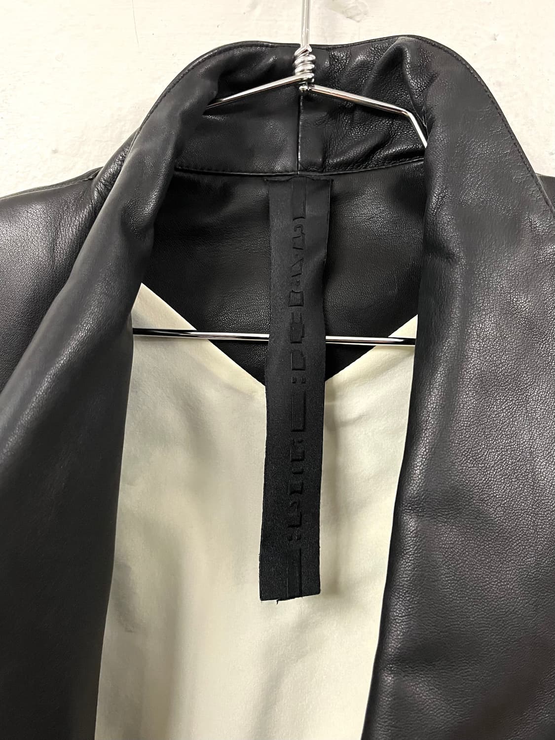 가레스퓨 2012FW 아카이브 램스킨 레더 비대칭 하이넥 자켓 상품이미지7