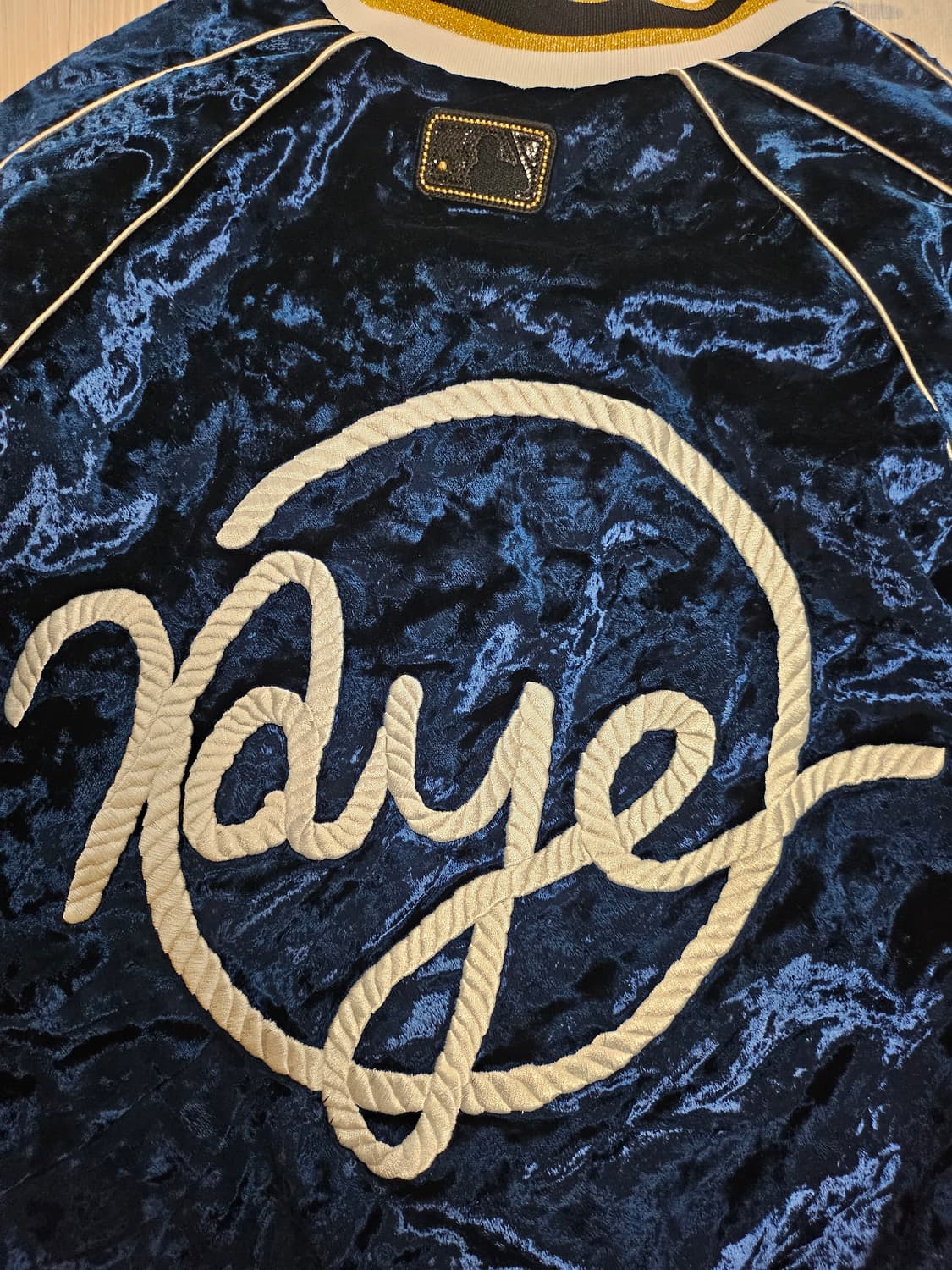 MLB와 KYE 콜라보 벨벳 스타디움 자켓 상품이미지6