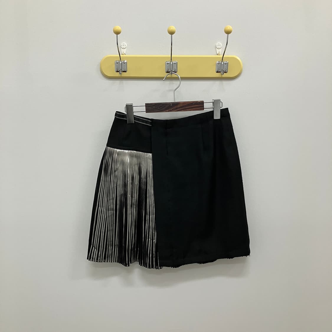 Artisan 블랙 플리츠 미니스커트 상품이미지2