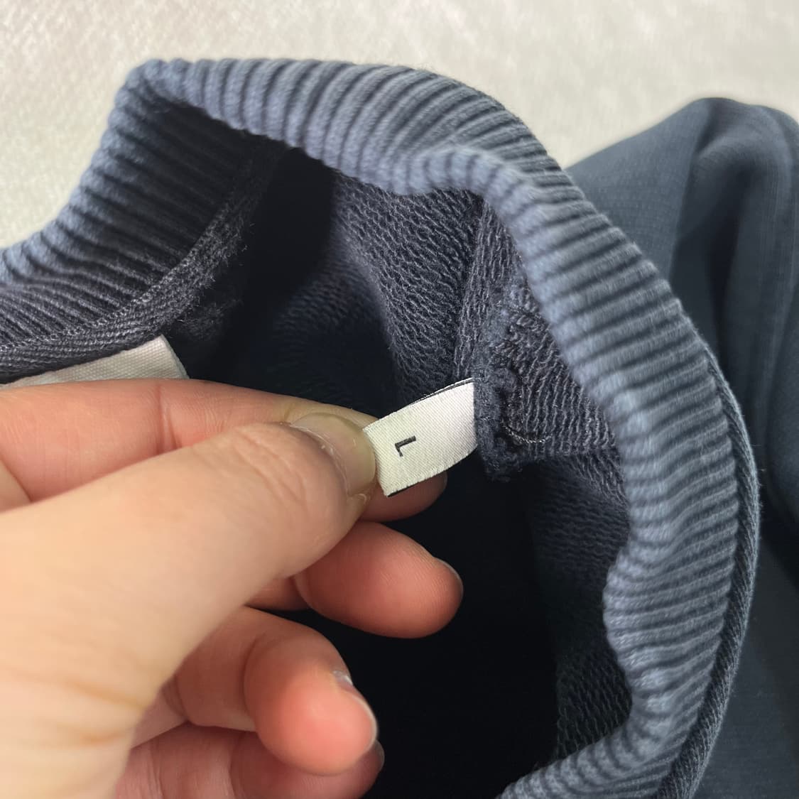 100 아미 22ss 스몰로고 맨투맨 상품이미지5