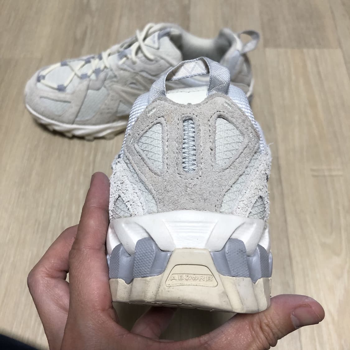 (260) 뉴발란스 ML 610 앙고라 크림 스웨이드 트래킹 스니커즈 상품이미지3