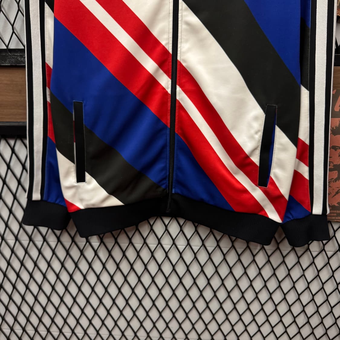 르꼬끄 스포르티브 스트릿 패턴 트랙 자켓 사이드 로고 포인트 배색 상품이미지4