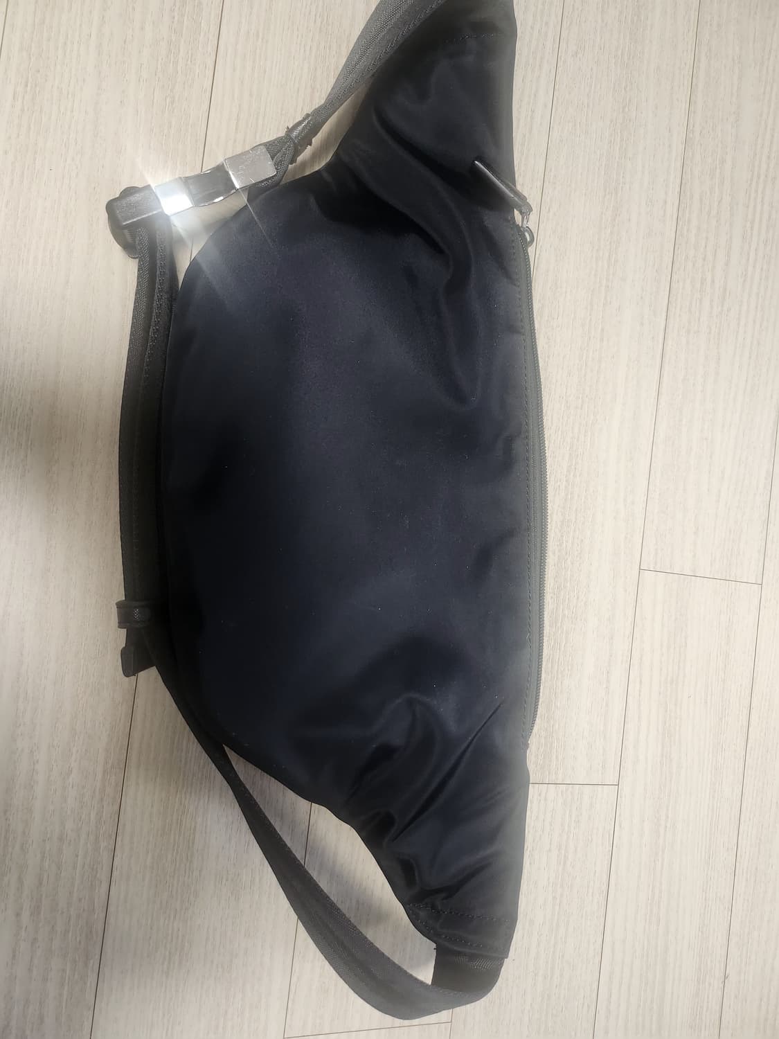 프라다 나일론 바이커백 상품이미지4