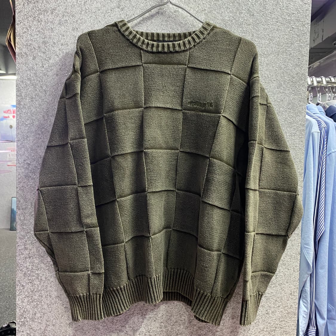 마하그리드 스몰로고 피그먼트 체커보드 카키 니트 B3822   상품이미지2