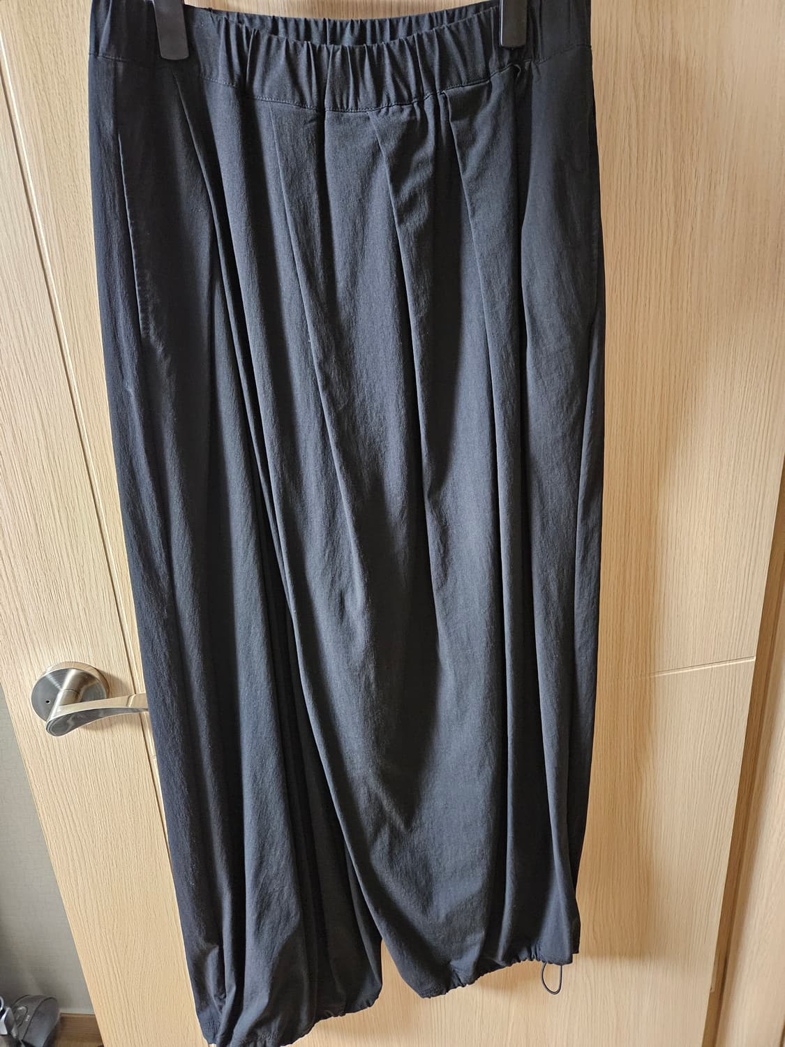 송지오 25ss 어시메트릭 풀밴딩 팬츠 상품이미지1