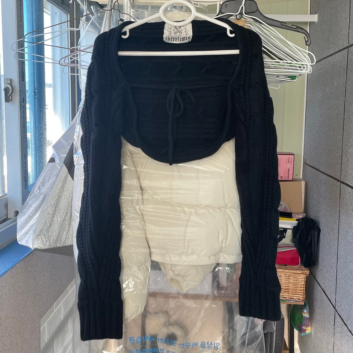 쓰리타임즈 블랙 니트 볼레로 상품이미지3