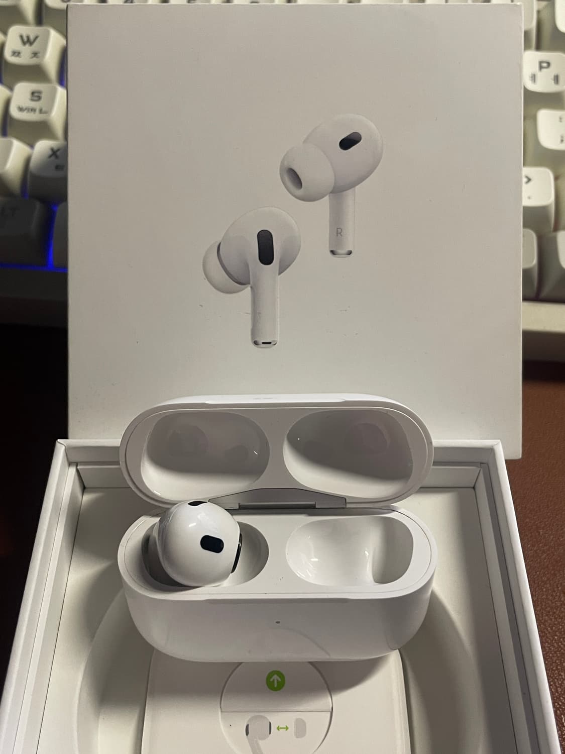 애플 에어팟 프로2 - C타입(왼쪽 + 본체 + 박스) 상품이미지1