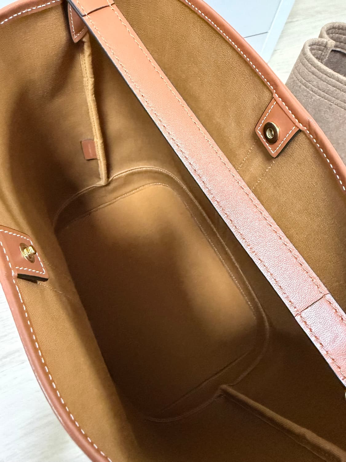 셀린느 버킷백 미디움 상품이미지4