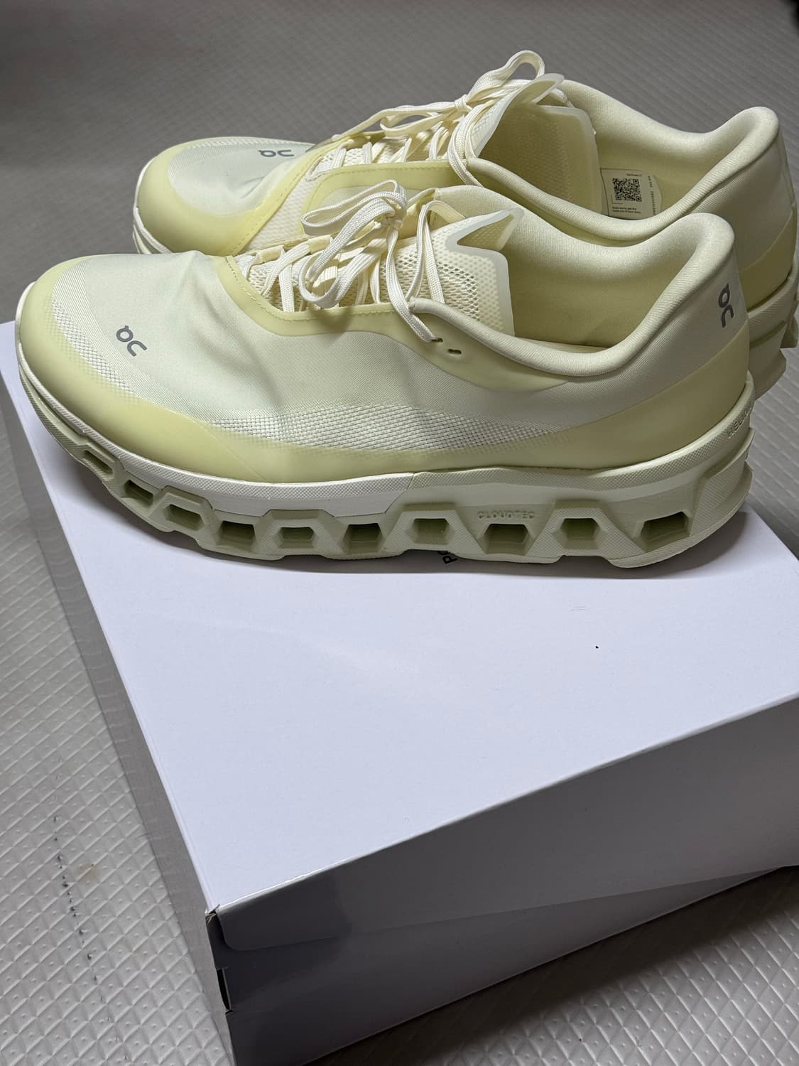 온러닝 파프2 시들링화이트 300 팝니다. 상품이미지4