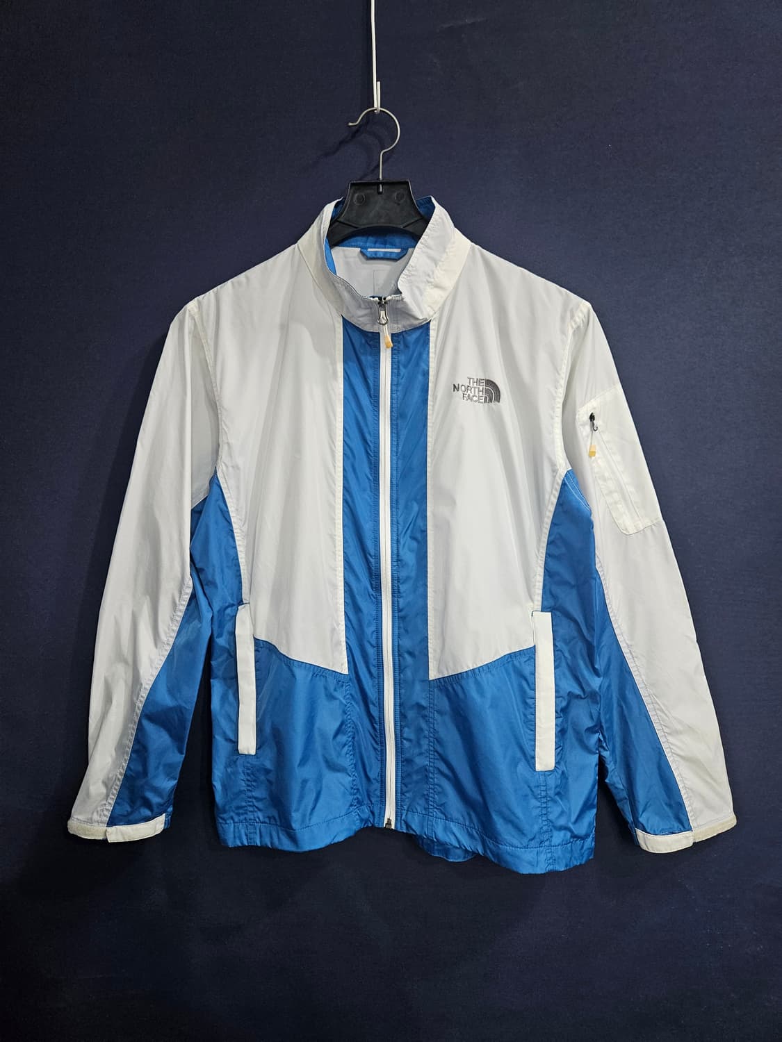 노스페이스 자수로고 화이트 투톤 남성 105 바람막이 자켓  상품이미지1